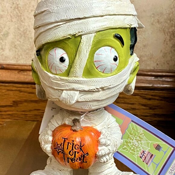 🎃 Cute Mummy “Trick or Treat” Halloween Figurine - Picture 2 of 2